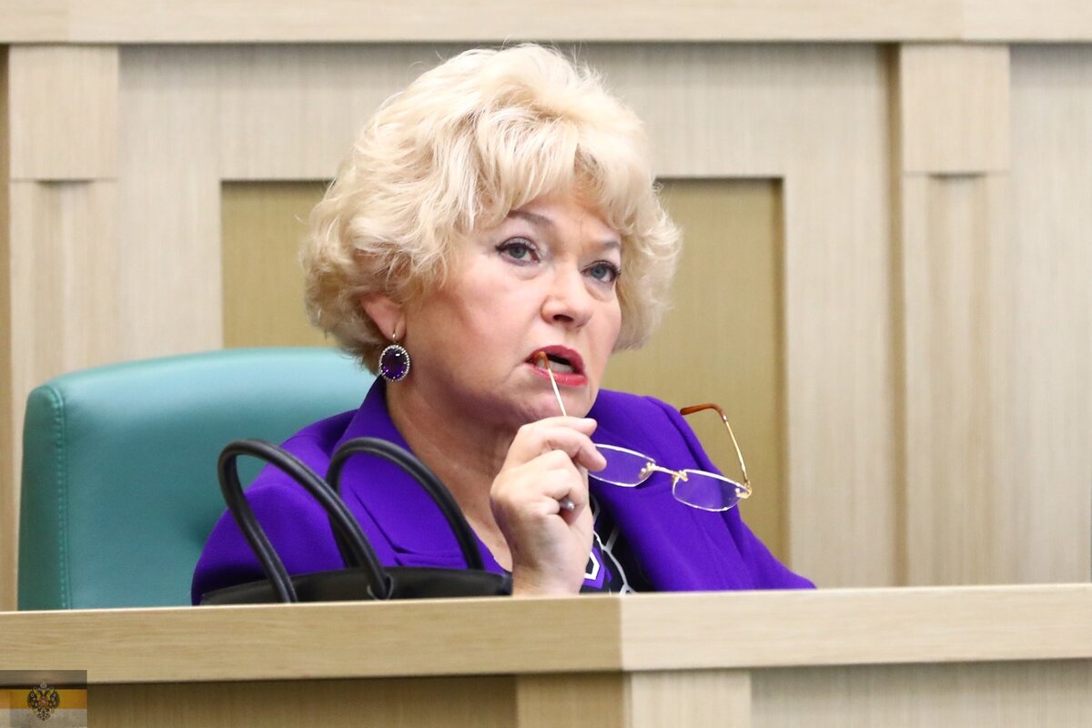 Тут в очередной раз отличилась сенатор Людмила Нарусова – мать Ксении Собчак.