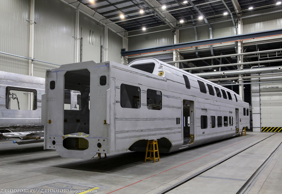 Корпус Stadler KISS для Венгерских железных дорог (MÁV-START) до покраски.