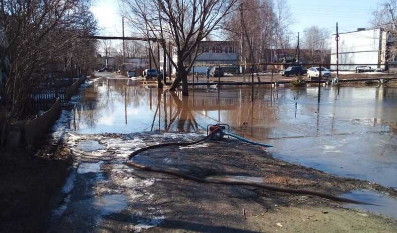 Вешние воды в Красном: Дома в Нижегородской области подтопило от таяния снега