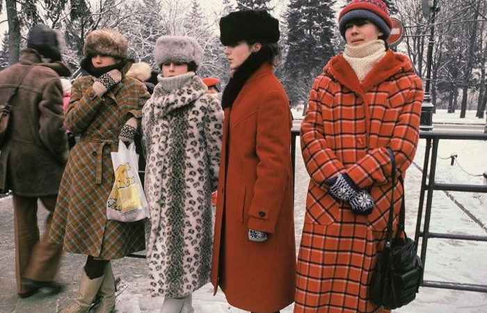 lisa.ru / В СССР были в тренде меховые воротники, которые крепили к пальто.