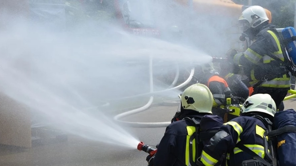 Слаженная работа пожарной команды — гарантия быстрой локализации огня