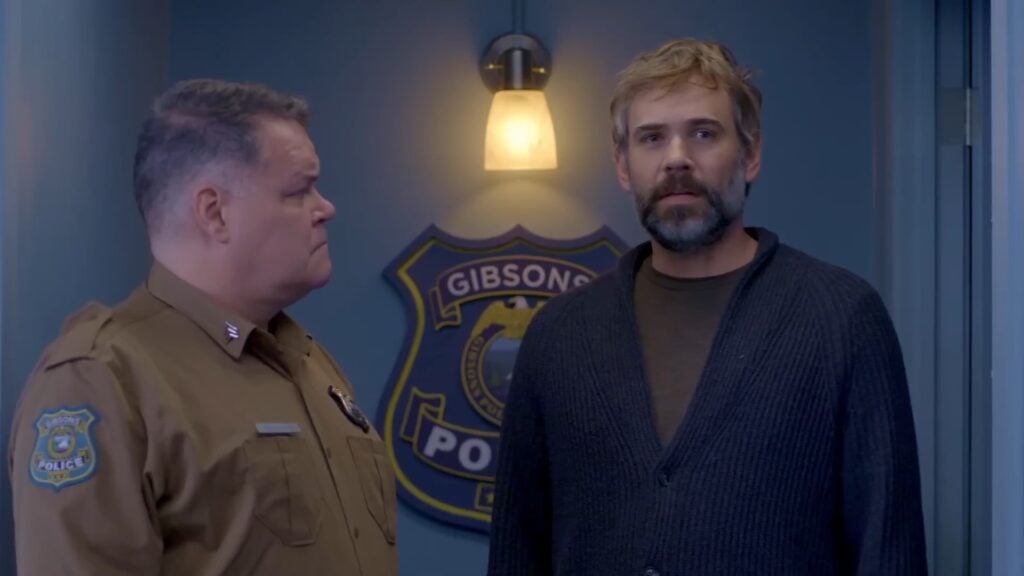 AARON DOUGLAS as SERGEANT SID SOKOLOWSKI & Rossif Sutherland as Karl Alberg in Murder in a Small Town