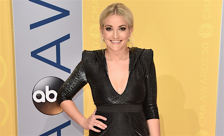 Сестра Бритни Спирс Джейми Линн прокомментировала скандал с певицей: "Она - сильная женщина"