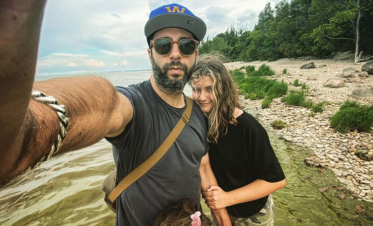 Иван Ургант показал подросших дочерей