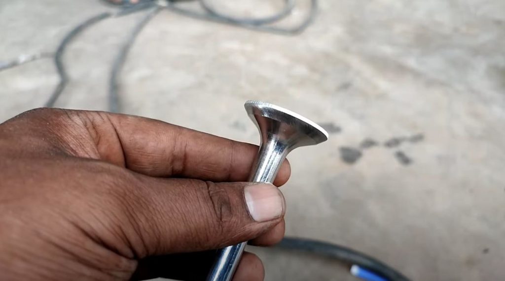 Станок для резки металла: из подшипника и автомобильного клапана