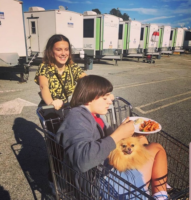 Забавные снимки со съемочных площадок знаменитых сериалов Забавные снимки со съемочных площадок знаменитых сериалов кино и тв,юмор и курьезы