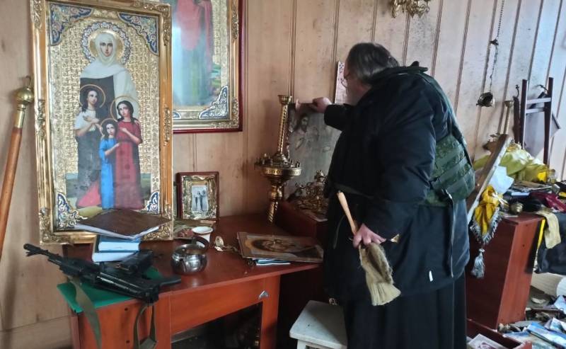 Уничтожены иконы и алтарь: отступающие солдаты ВСУ открыли огонь по храму в Новогнатовке