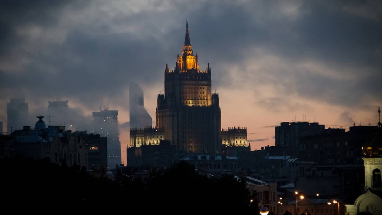 МИД России намерен срочно эвакуировать сотрудников посольства с Украины