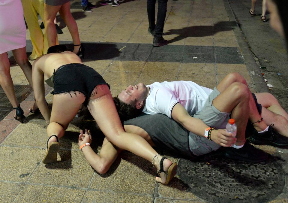 Жители испанских курортов устали от пьяных выходок английских туристов