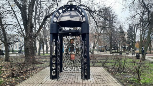 Православная  кованная часовня. 