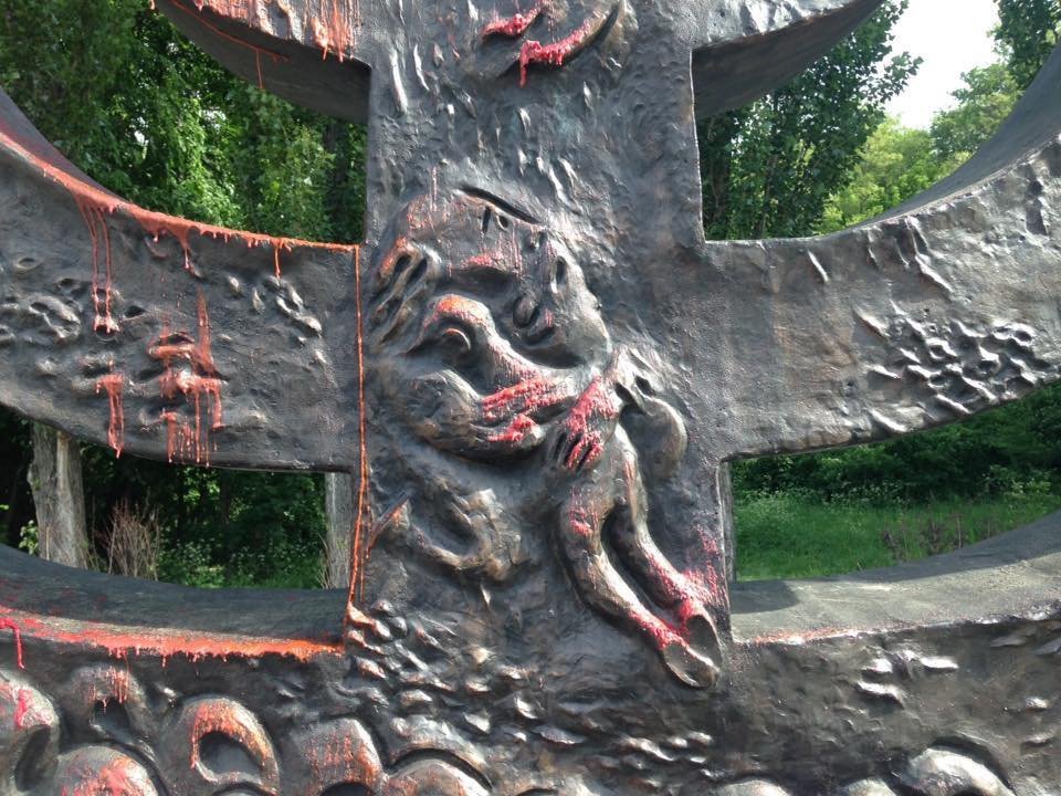 В столице Украины снова осквернили памятник жертвам Холокоста "Менора"