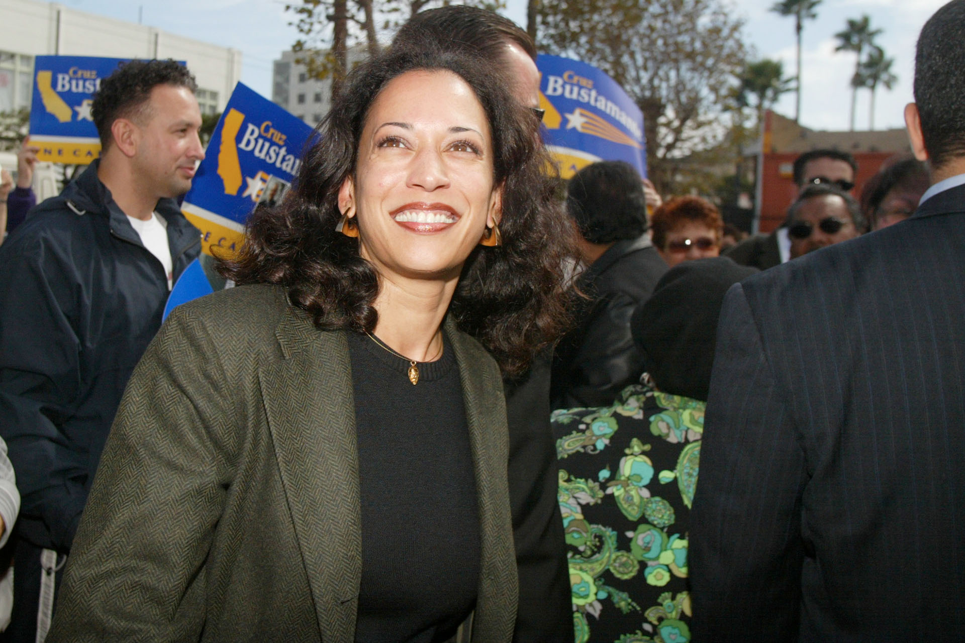 Камала Харрис встречается со своими сторонниками во время кампании на пост окружного прокурора, 10 апреля 2003 года<br>