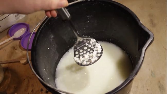 Суперклей из молока своими руками