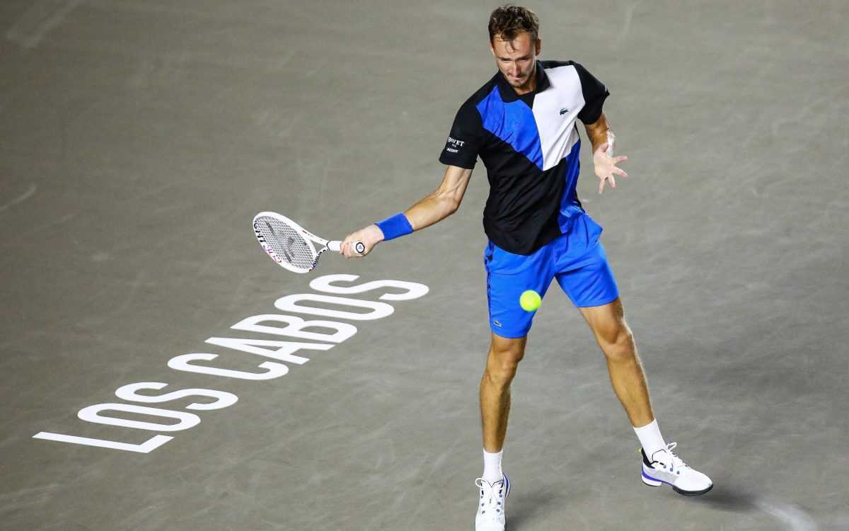 Медведев одержал 250-ю победу в ATP и вышел в четвертьфинал в Лос-Кабосе