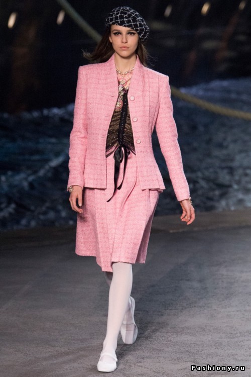 Chanel 2019 круизная коллекция Chanel 2019 круизная коллекция
