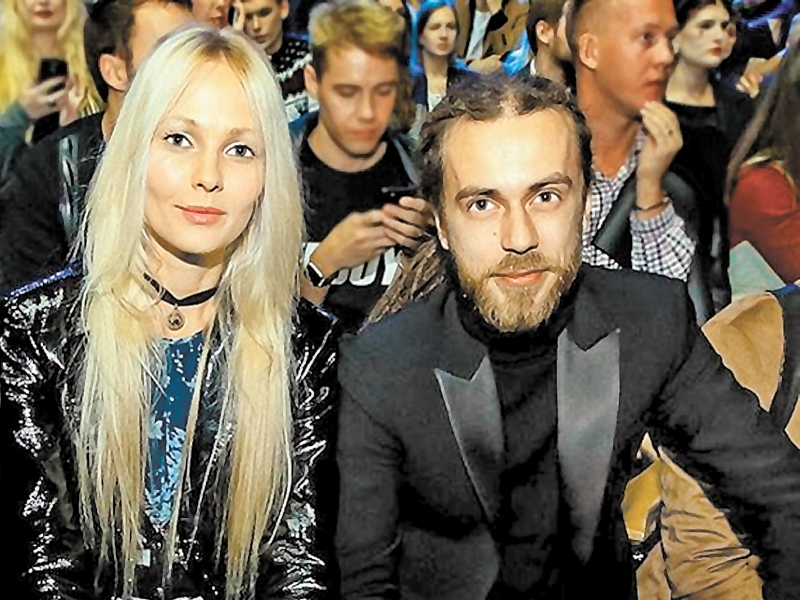 Бабушка покойного репера Децла Кирилла Толмацкого до сих пор не знает, что ее внук скоропостижно покинул этот мир Бабушка покойного репера Децла Кирилла Толмацкого до сих пор не знает, что ее внук скоропостижно покинул этот мир