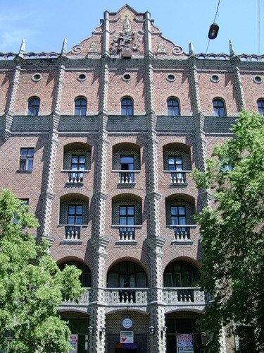 Построенная пленными гостиница в Луганске. Источник: historicaldis.ru