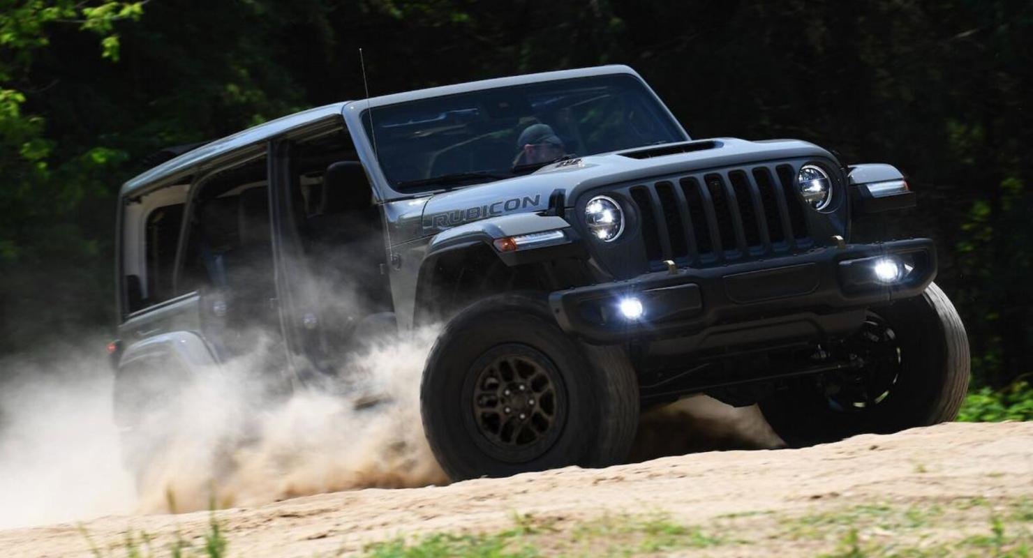 Клиенты Jeep продолжат покупать Wrangler, несмотря на ажиотаж вокруг возрожденного Bronco Автомобили