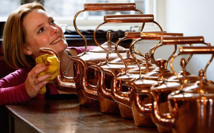 25 бытовых проблем, которые можно быстро и эффективно решить с помощью Кока-колы 25 бытовых проблем, которые можно быстро и эффективно решить с помощью Кока-колы домашний очаг...