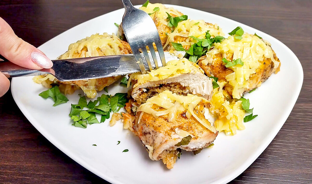 Впервые я попробовала такие вкусные рулетики у подруги в гостях, мне они так понравились, что я решила сразу приготовить так же дома для своей семьи.-11