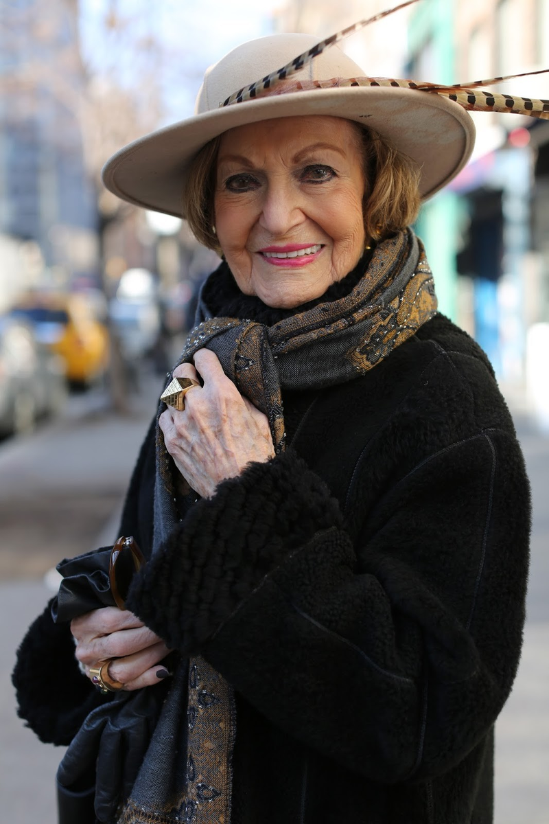 Фото женщины 50 лет в шляпе
