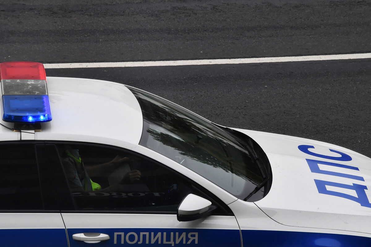 В Волгограде служебный автомобиль ГИБДД сбил юношу на пешеходном переходе
