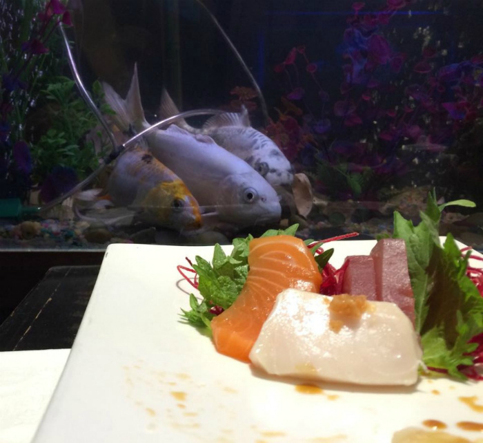 Рыбы в японском ресторане.