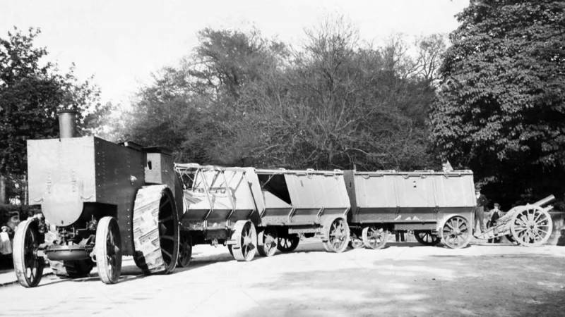 Паровой транспортер едет по Африке, а сверхдлинный современный танк может ехать по тундре