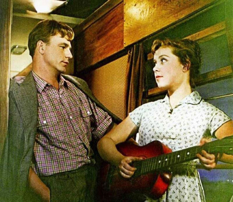 Девушка без адреса едет покорять Москву Девушка без адреса едет покорять Москву Девушка без адреса,кино и тв,наши звезды,фильм,шоубиz,шоубиз