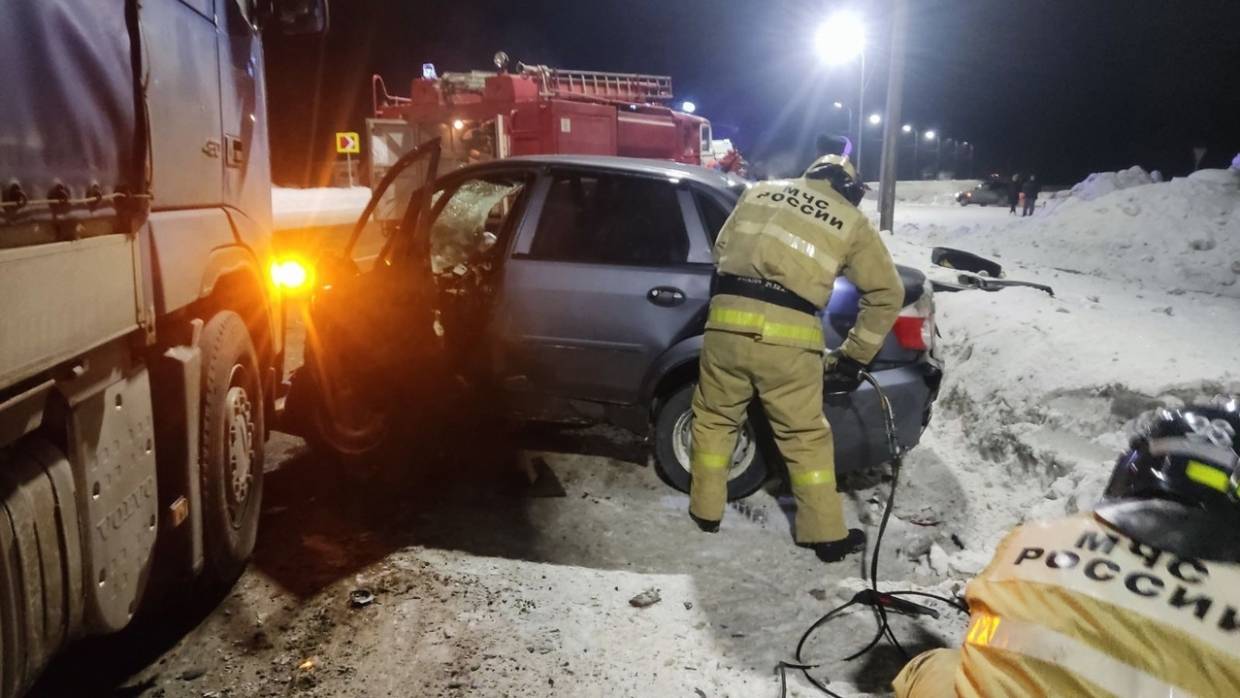 Водитель погиб в лобовом столкновении с фурой под Пермью