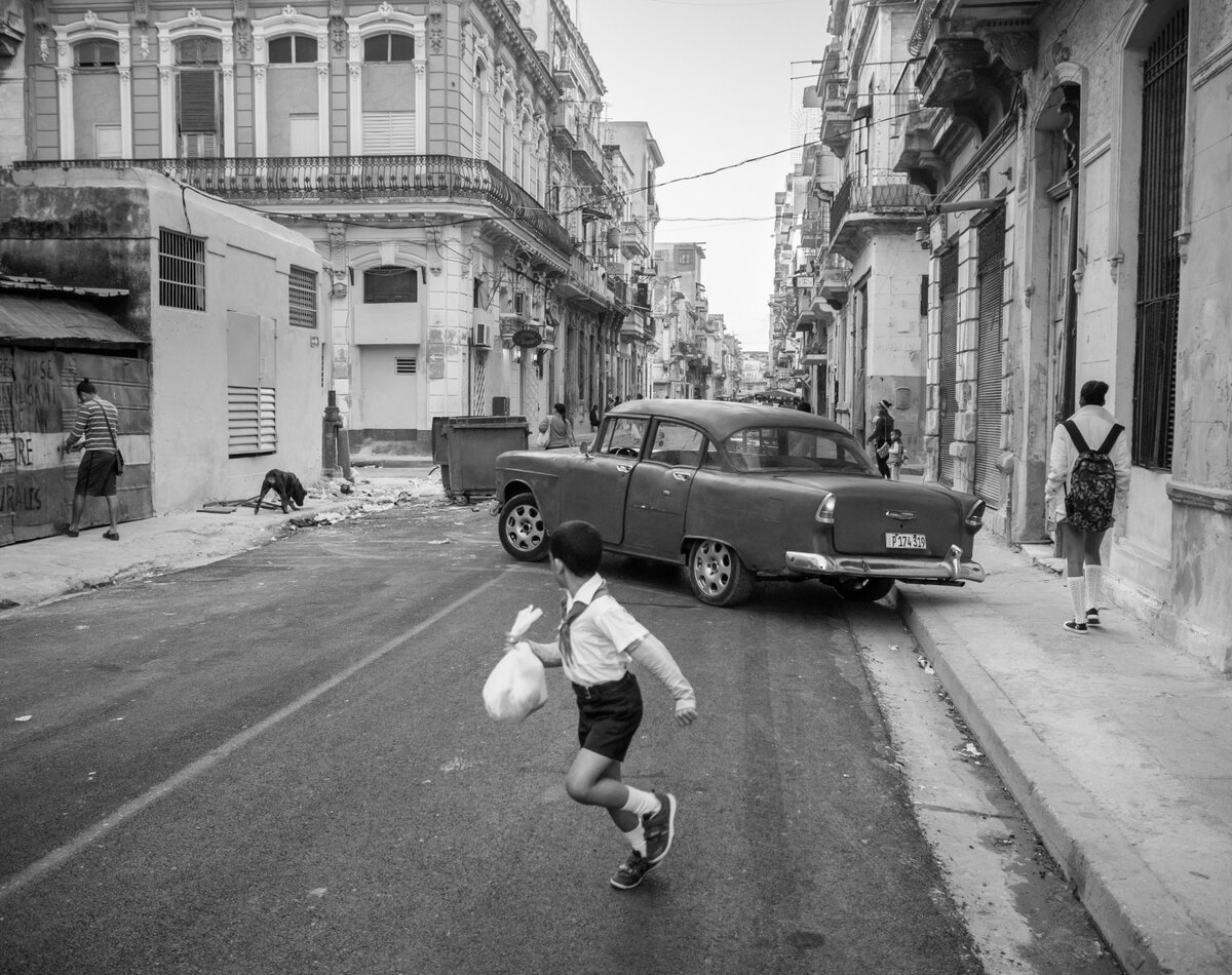 © Etienne Souchon (Франция) «Убегая в Гаване».
Победитель в категории «Стрит-фото» | Sony World Photography Awards 2022