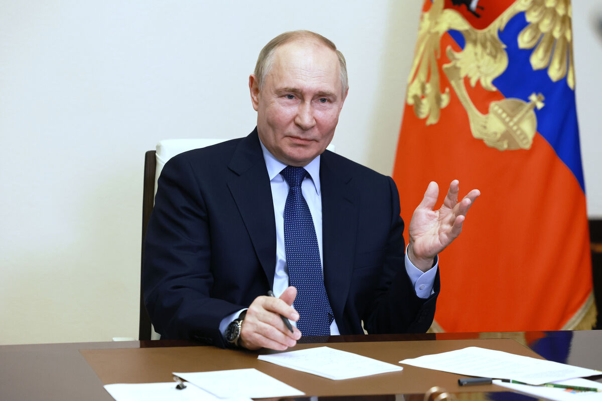 Путин присвоил двум формированиям ВС России наименование 