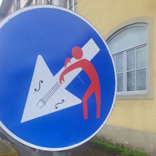 Прикольный арт-«вандализм» Прикольный арт-«вандализм»