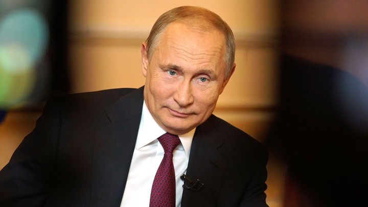 Владимир Путин и "тайная комната": Президент России раскрыл секреты о работе, внуках и войне