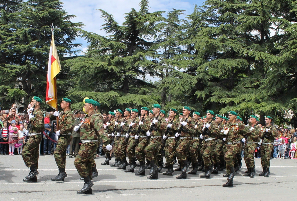 Войска южной осетии. Армия Южной Осетии. Вс Южной Осетии. Вооружённые силы РЮО. Армия Южной Осетии парад.