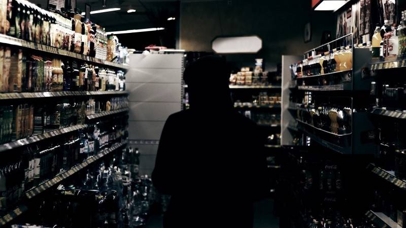 Депутат Хамзаев предложил перенести алкогольные магазины за пределы населенных пунктов