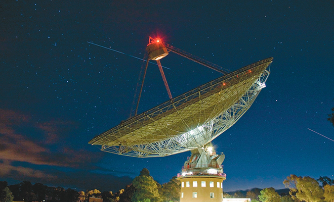Телескоп Хаббл зафиксировал 5 странных радиосигналов, ведущих к далеким галактикам