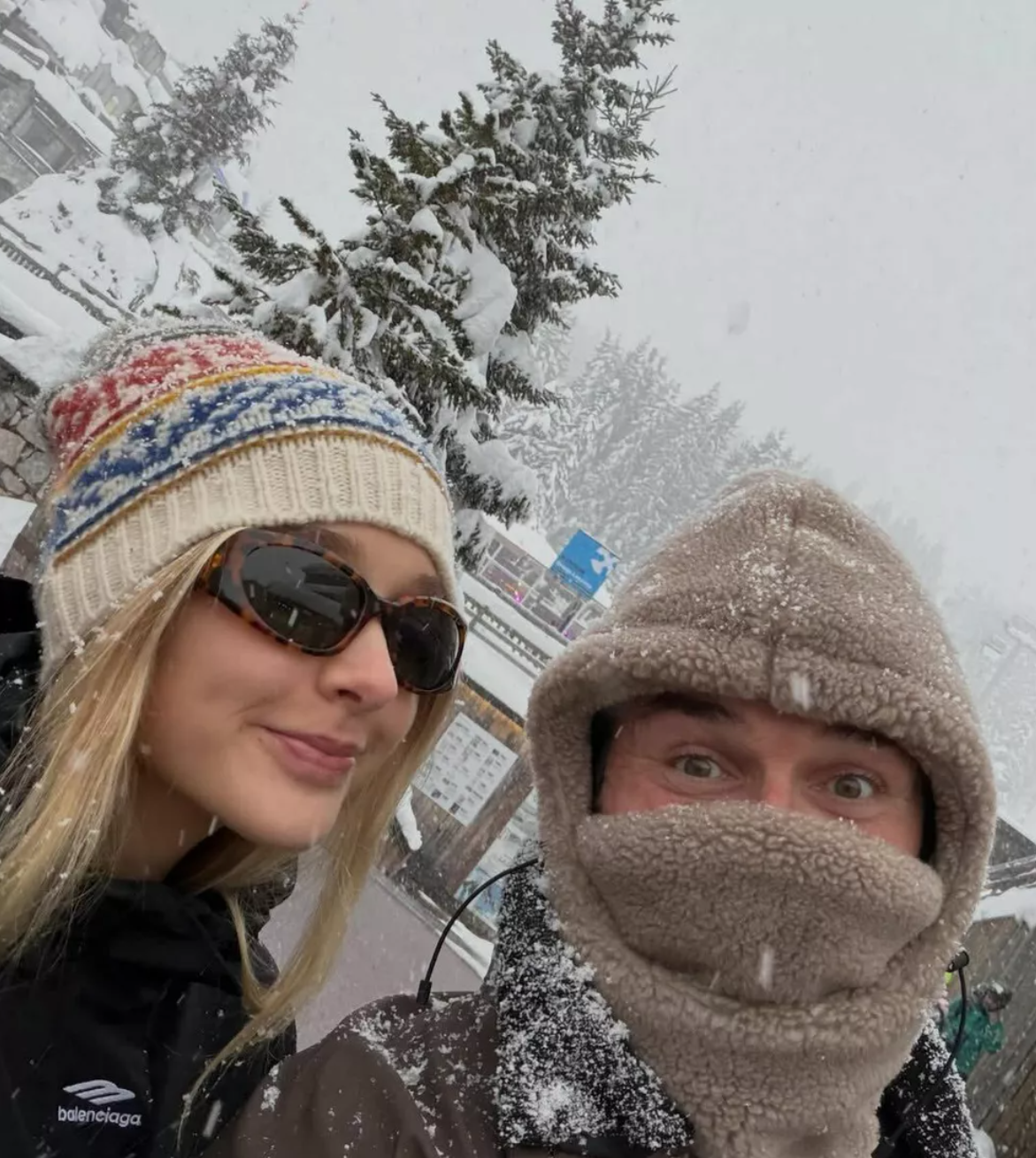 Повторяет за Галкиным*: Дэвид Бекхэм показал, как провел выходные с дочерью в Куршевеле Повторяет за Галкиным*: Дэвид Бекхэм показал, как провел выходные с дочерью в Куршевеле Бекхэм, Харпер, дочерью, Дэвид, несколько, семьи, время, настоящий, когда, назад, своим, фотосоцсетиБруклин, курорте, также, Ромео, братьев, Виктория, рассказал, сделал, поделилась