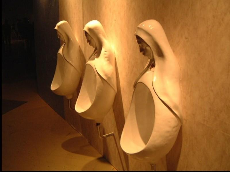 Странные и необычные туалеты (32 фото)