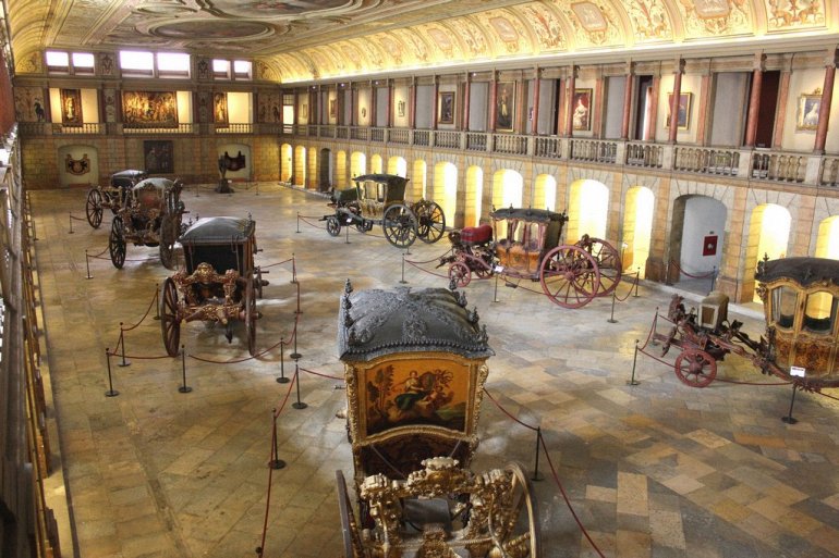 Атмосферная экскурсия по национальному Музею карет в Лиссабоне карет, кареты, музей, королевских, верховой, большими, коллекция, является, музее, короля, только, фигуры, мифические, Национальный, довольно, музея, украшения, интерьер, лошадей, более