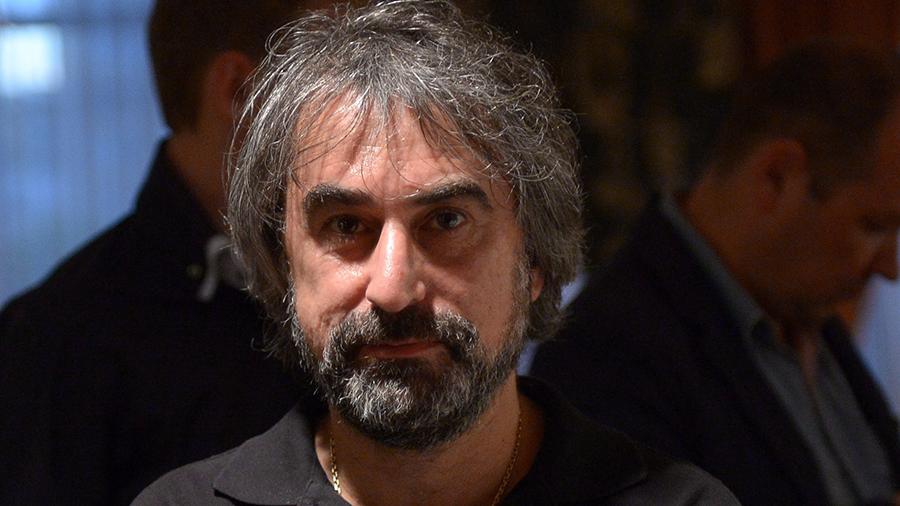 Отец Децла сомневается в родстве с внуком и требует тест ДНК Отец Децла сомневается в родстве с внуком и требует тест ДНК