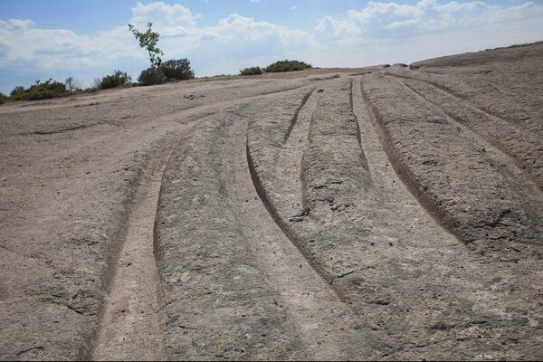 Следы от транспорта во Фригийской долине, которые не имеют научного объяснения