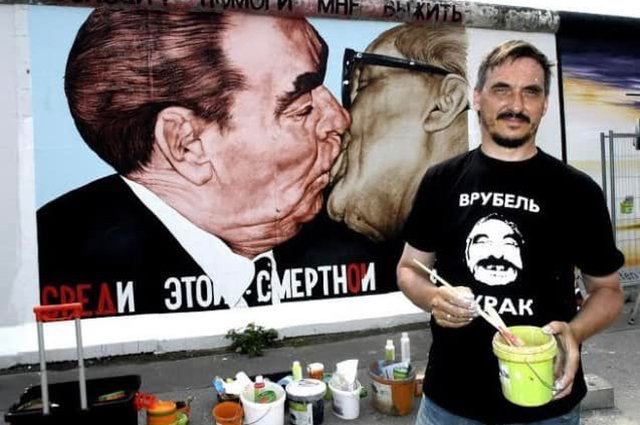 Скончался художник Дмитрий Врубель, автор известного граффити 