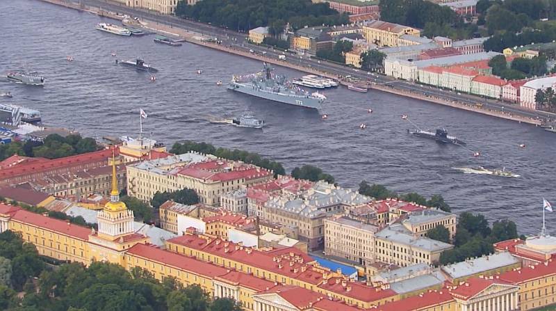 Главный военно-морской парад в честь Дня ВМФ России прошёл в Санкт-Петербурге