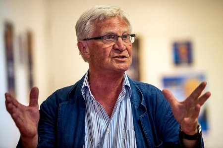 Французский депутат призвал покончить с "антироссийской истерией"