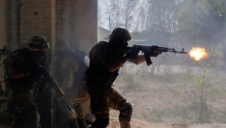 Пьяные боевики АТО врывались в дома мирных жителей Донбасса, стреляя из автоматов