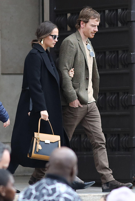 Париж для двоих: Алисия Викандер и Майкл Фассбендер на прогулке во Франции Париж для двоих: Алисия Викандер и Майкл Фассбендер на прогулке во Франции Звезды / Звездные пары