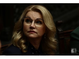 Курочка по зёрнышку клюёт — тесты на COVID-19 и интересы семьи Голиковой