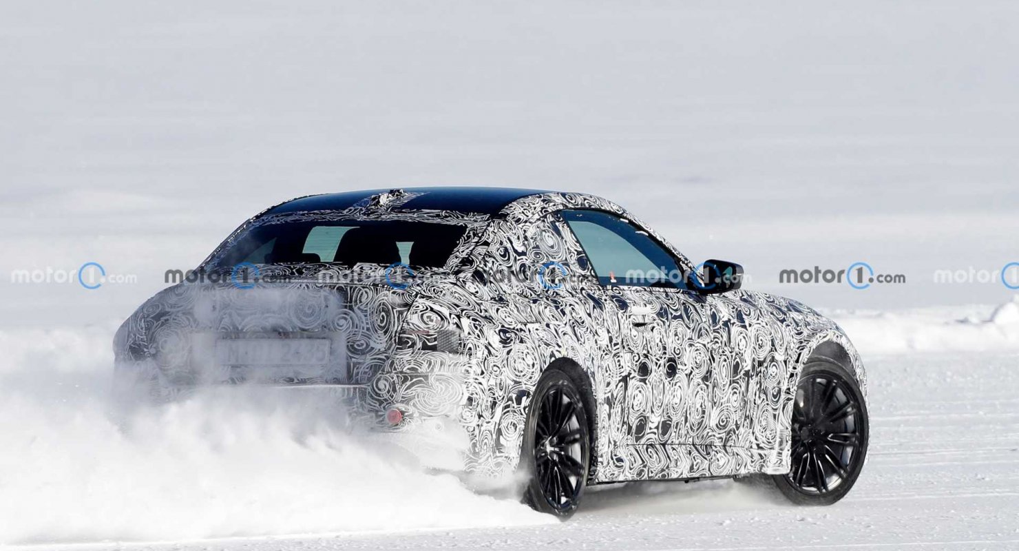 Новый BMW M2 засняли на тестах в снегу Автомобили