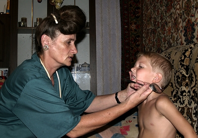 Вспышка кори в Якутии: Детей и взрослых отстранили от учёбы и работы. Но не всех